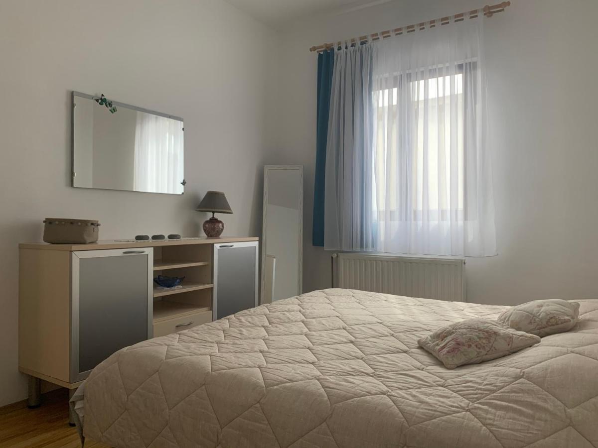 Apartmani Spomenka Seline Exterior photo