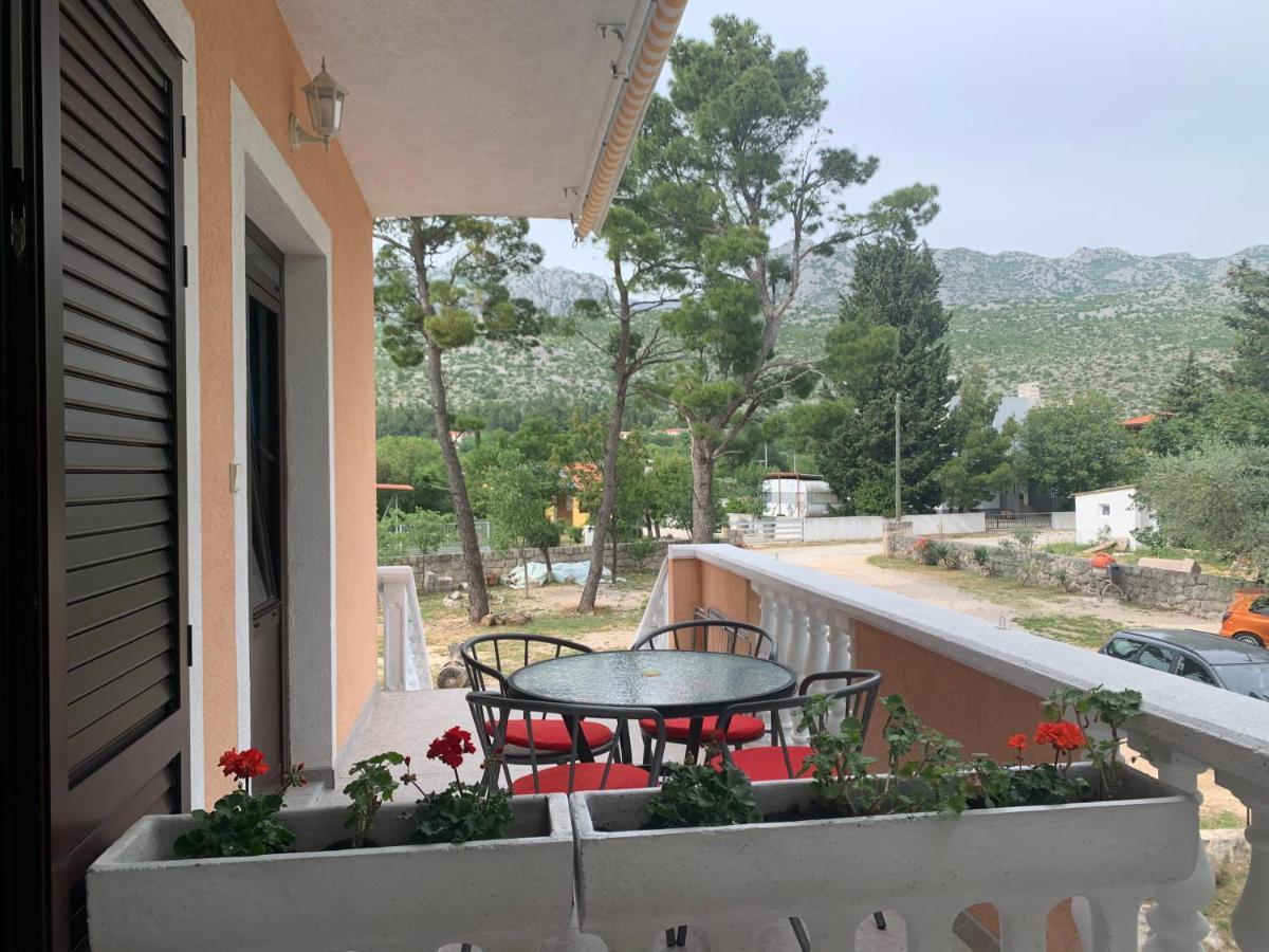 Apartmani Spomenka Seline Exterior photo