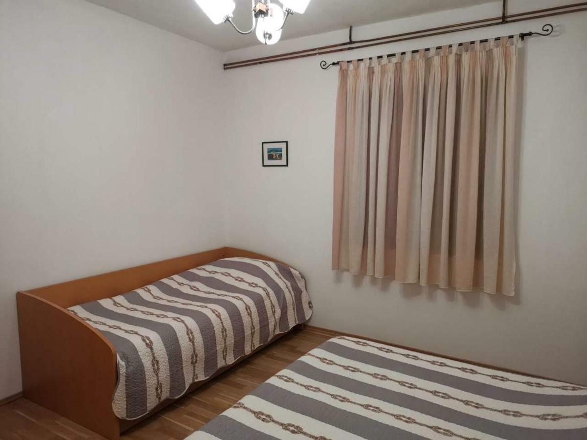 Apartmani Spomenka Seline Exterior photo