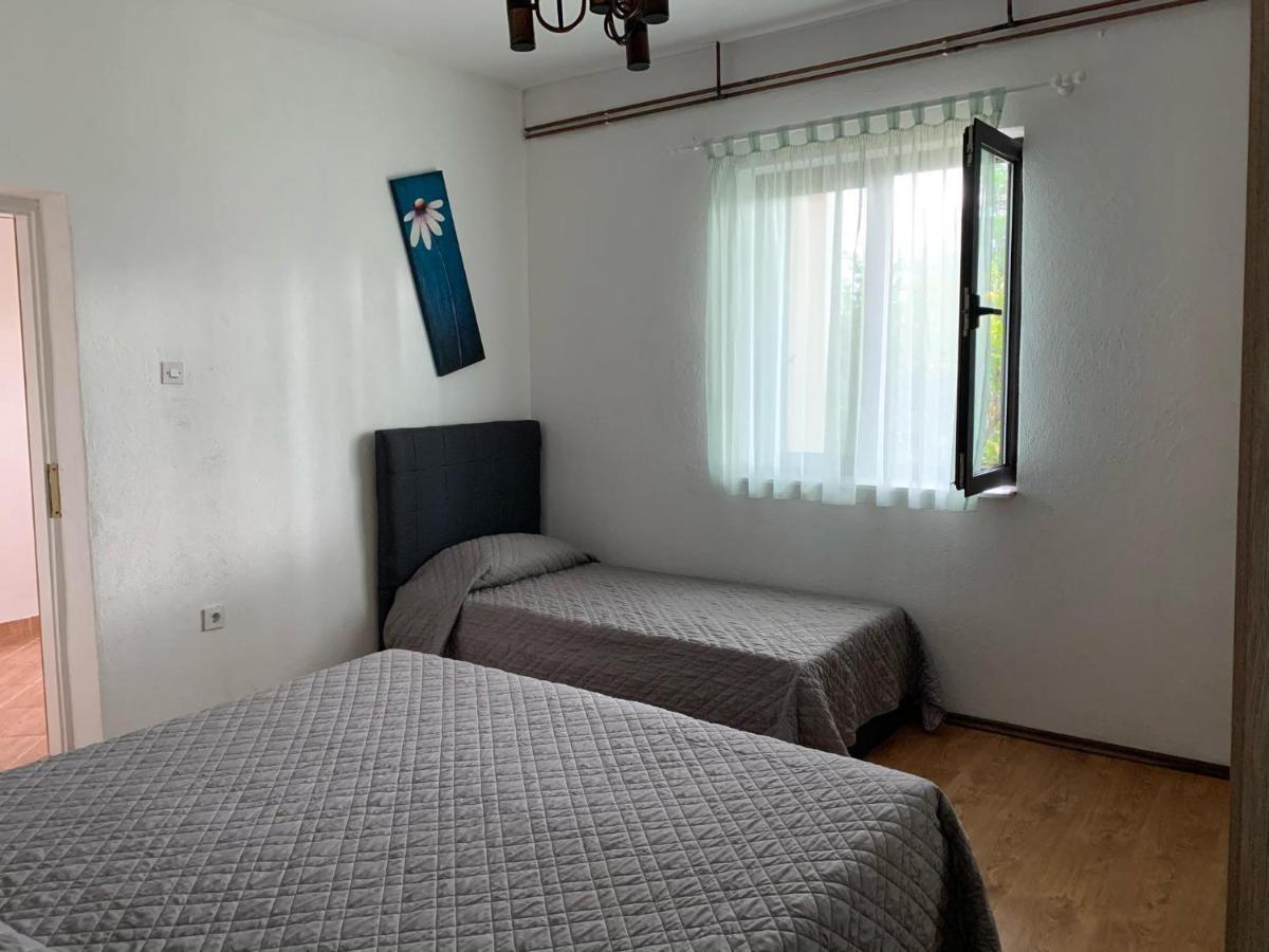 Apartmani Spomenka Seline Exterior photo